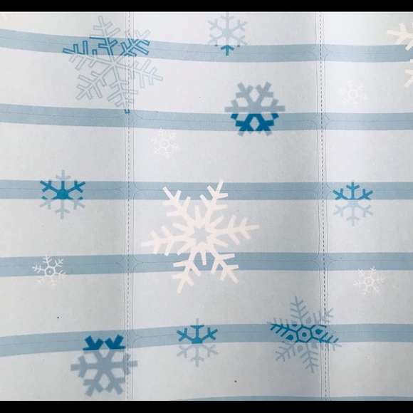 New 90 Snowflake Address Labels Blue and White Snowflakes - Picture 4 of 15